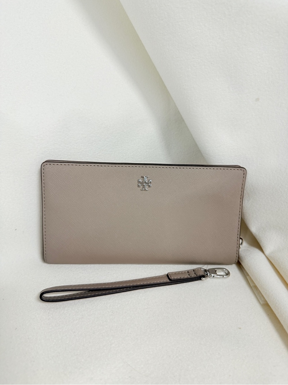 Tory Burch 78609 Emerson Slim Wristlet Envelope Wallet gray